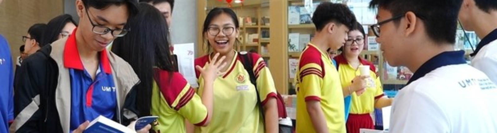 Tổ trưởng Lưu hành và Dịch vụ THƯ VIỆN