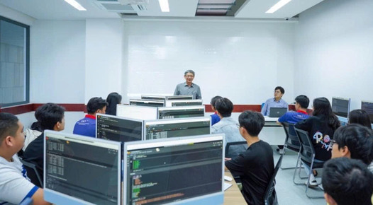 Biến động ngành công nghệ thông tin toàn cầu: Đại học dạy gì cho sinh viên?