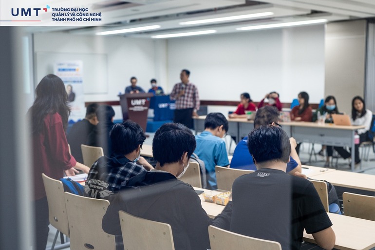 Học đại học khai phóng (Liberal Arts College) là học về nghệ thuật tự do 